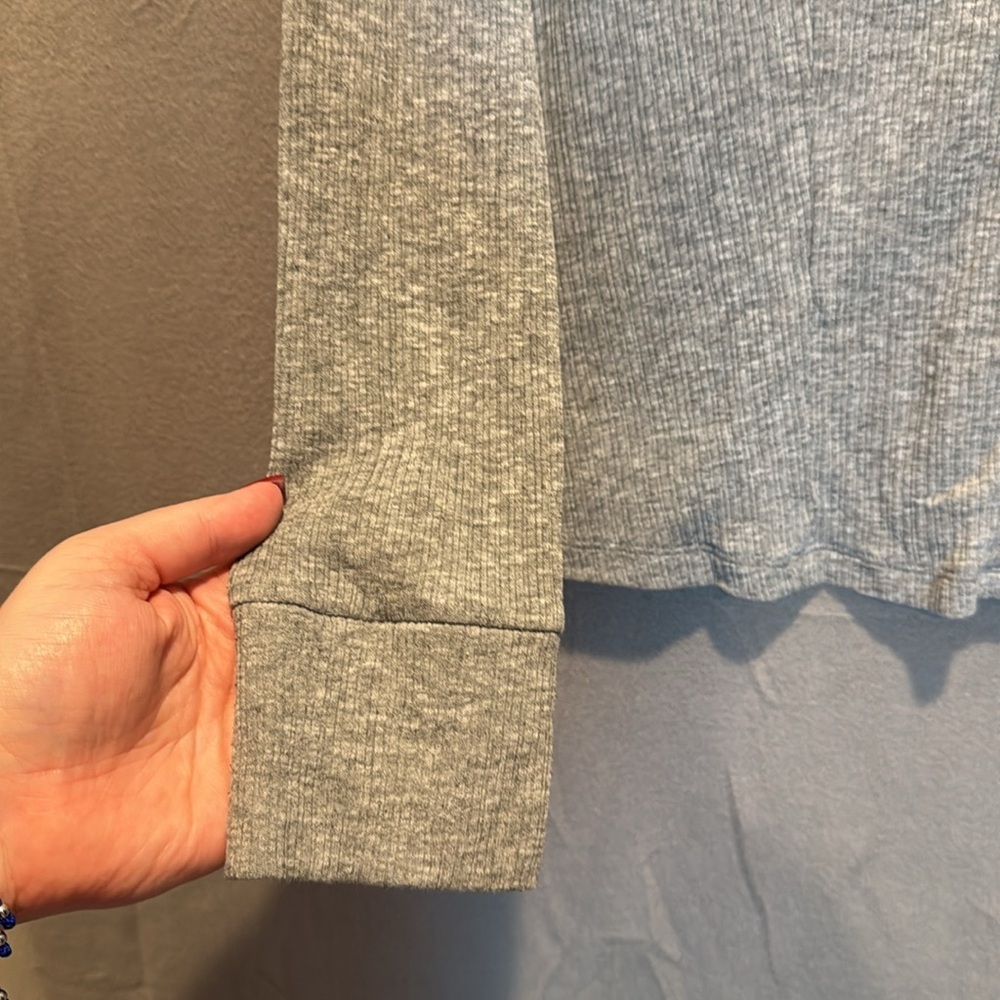 Banana Republic Heather Gray Knit Button Down Shirt NWOT - Picture 4 of 6